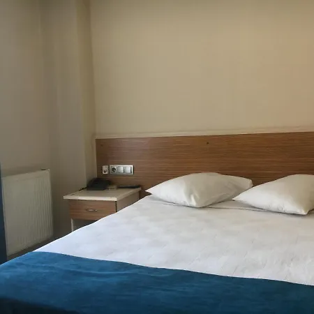 Oezguer Szálloda 2*