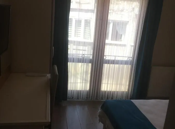 Szálloda Oezguer Trabzon